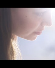 Affiche : The Reason Behind Me Affiche : The Reason Behind Me