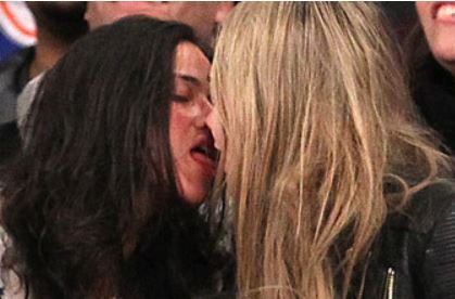 Baiser Michelle Rodriguez et Cara Delevingne - Cara Delevingne et Michelle Rodriguez